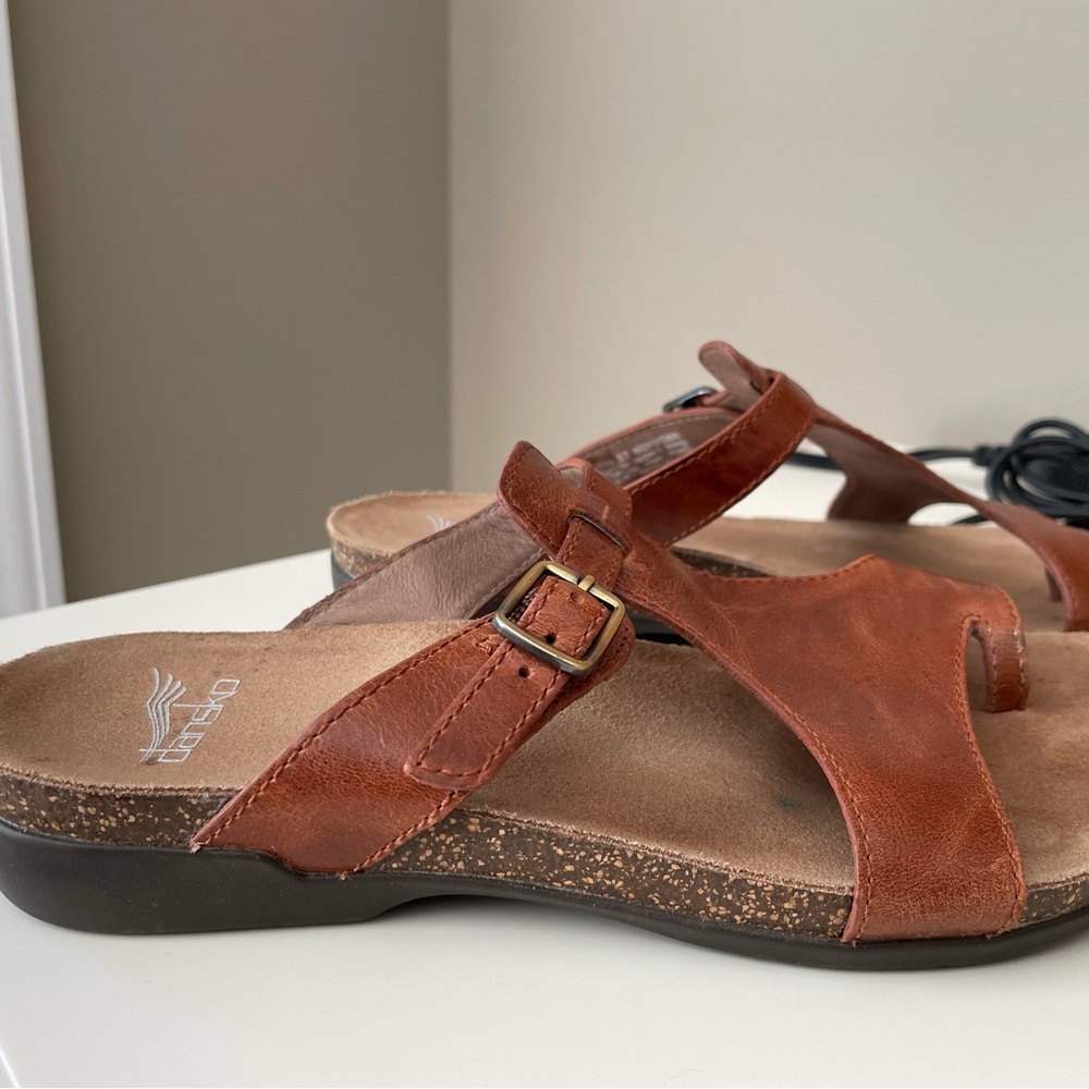 DANSKO Remi Toe Loop Sandals Brown Leather Cushioned Footbed 37 US 7
